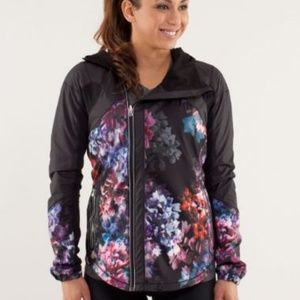 Lululemon Get Up and Glow Jacket Excellent Size 6